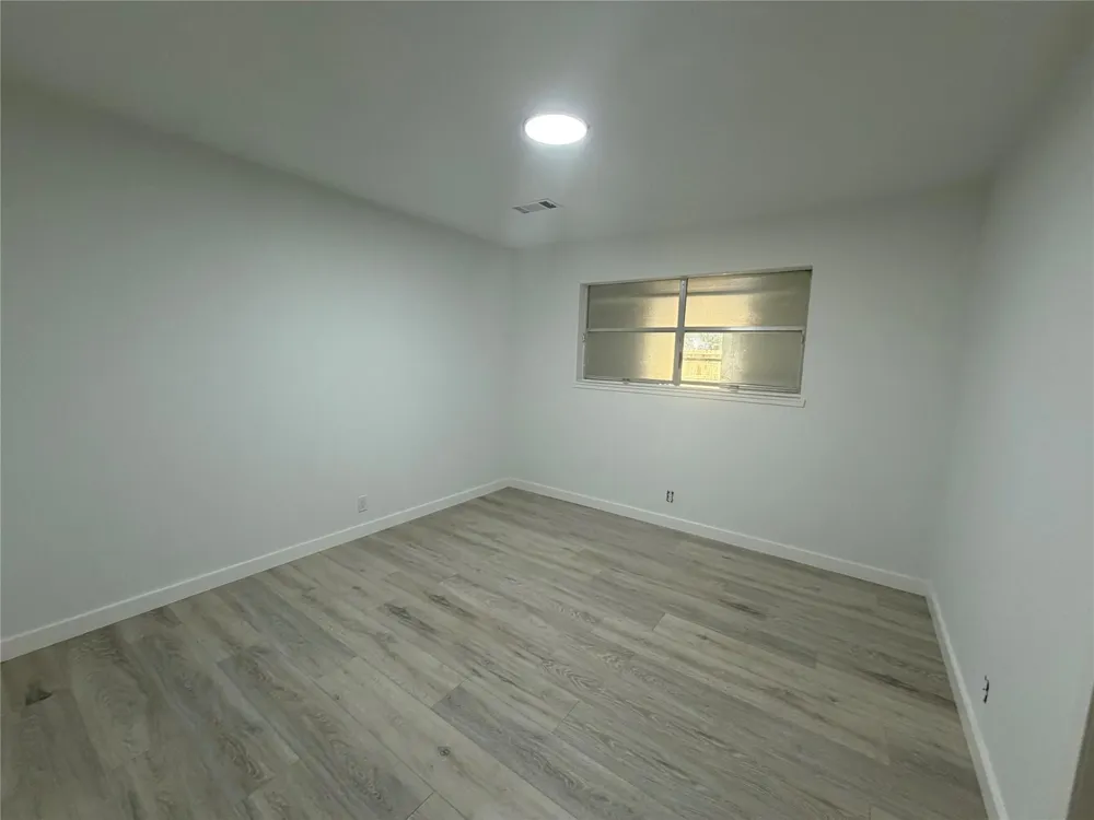 143 Hollyvale Drive Houston, TX 77060