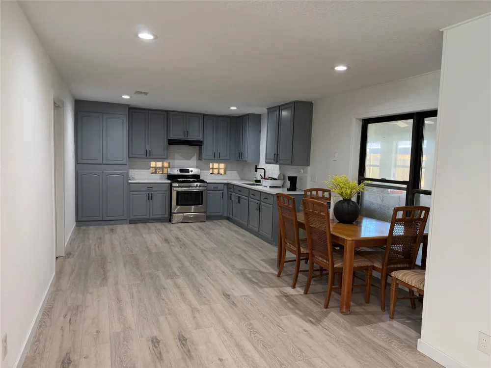 143 Hollyvale Drive Houston, TX 77060