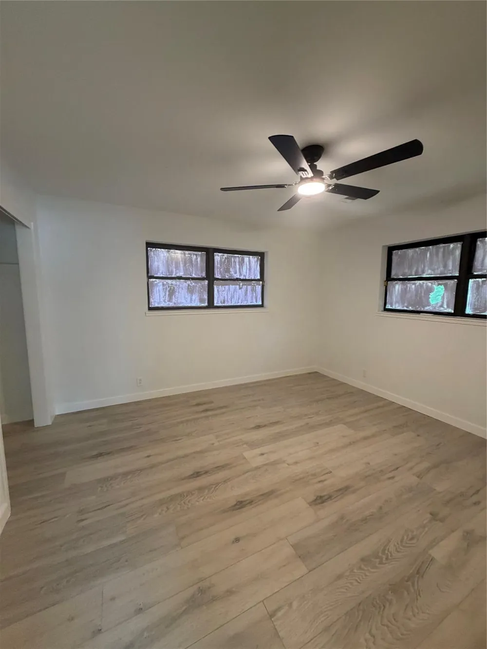 143 Hollyvale Drive Houston, TX 77060