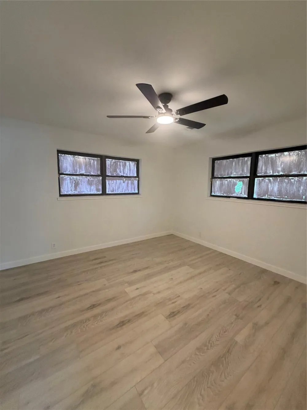 143 Hollyvale Drive Houston, TX 77060