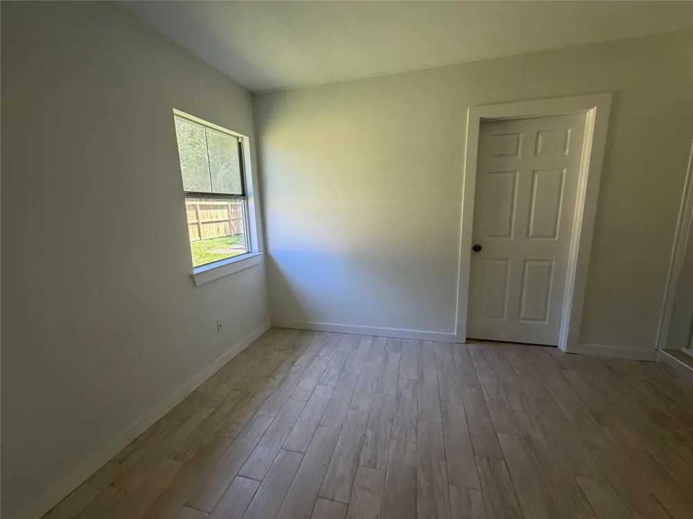 143 Hollyvale Drive Houston, TX 77060