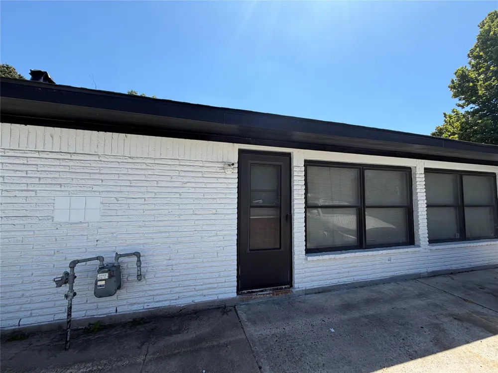 143 Hollyvale Drive Houston, TX 77060