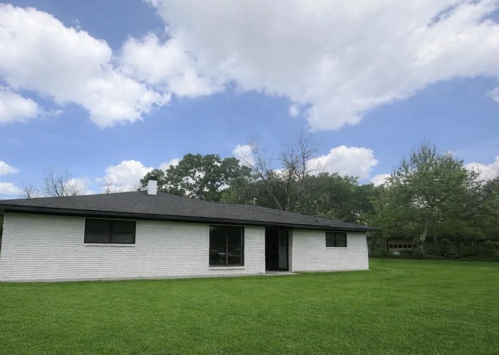 143 Hollyvale Drive Houston, TX 77060