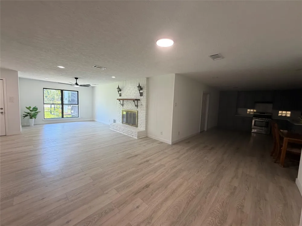 143 Hollyvale Drive Houston, TX 77060