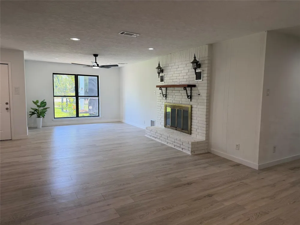 143 Hollyvale Drive Houston, TX 77060