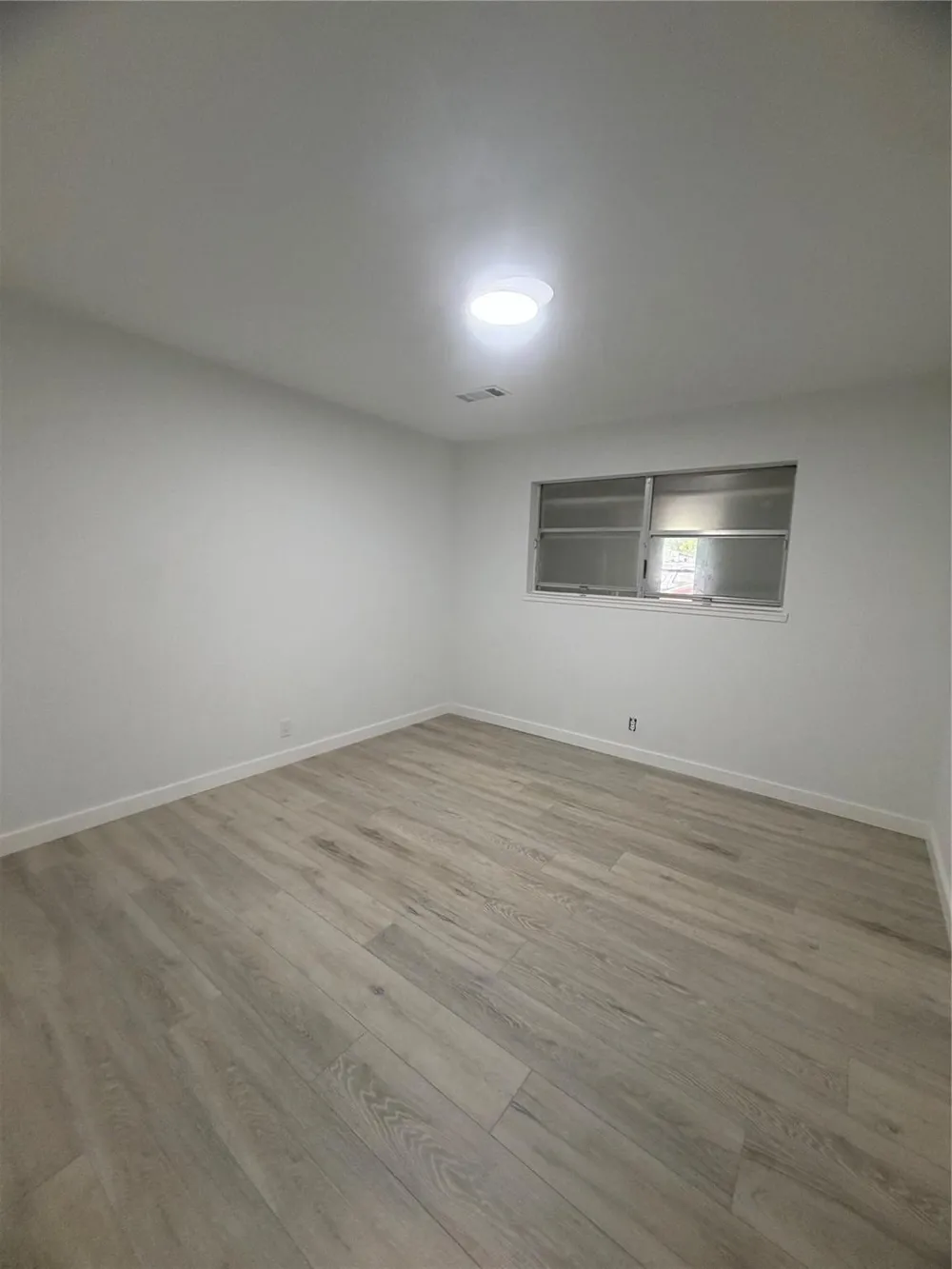143 Hollyvale Drive Houston, TX 77060
