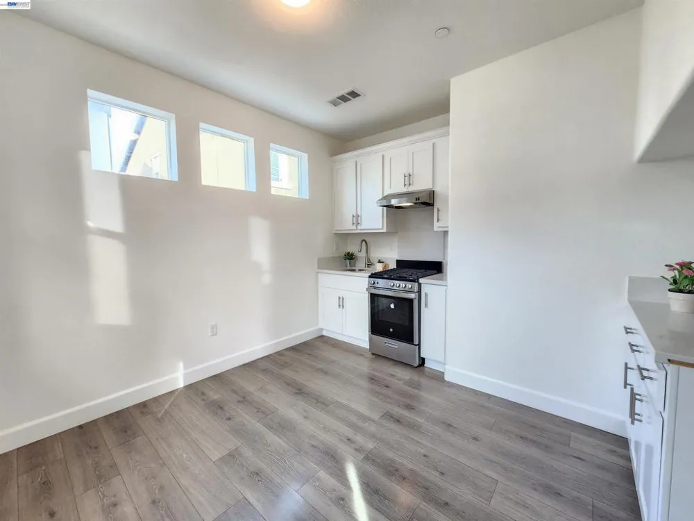 417 Mystic Ln Pittsburg, CA 94565