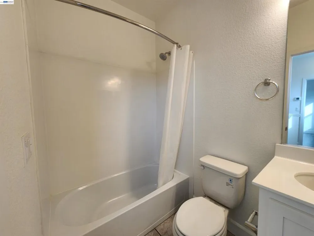 417 Mystic Ln Pittsburg, CA 94565