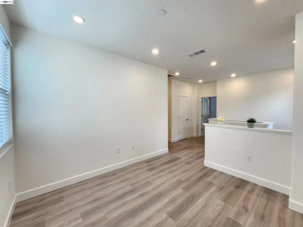 417 Mystic Ln Pittsburg, CA 94565