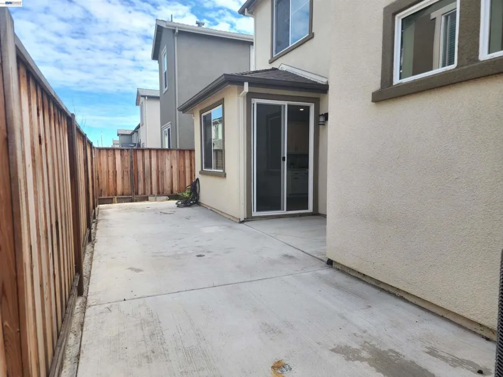 417 Mystic Ln Pittsburg, CA 94565