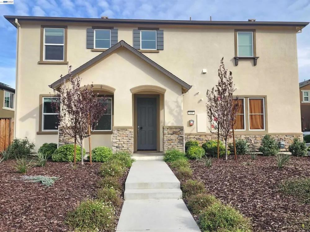 417 Mystic Ln Pittsburg, CA 94565