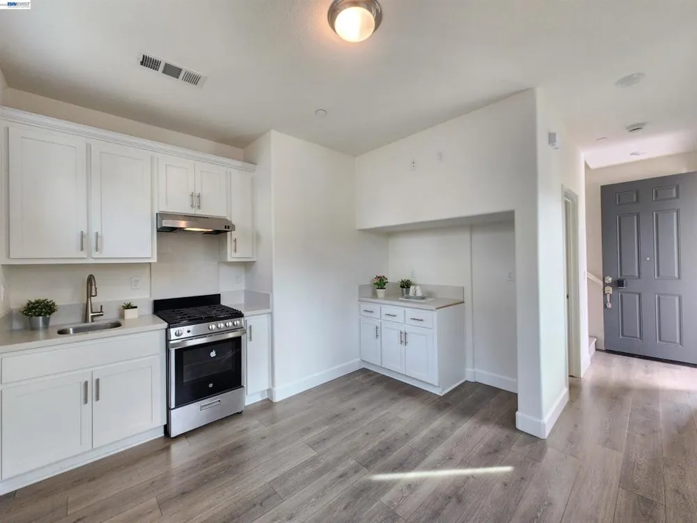 417 Mystic Ln Pittsburg, CA 94565