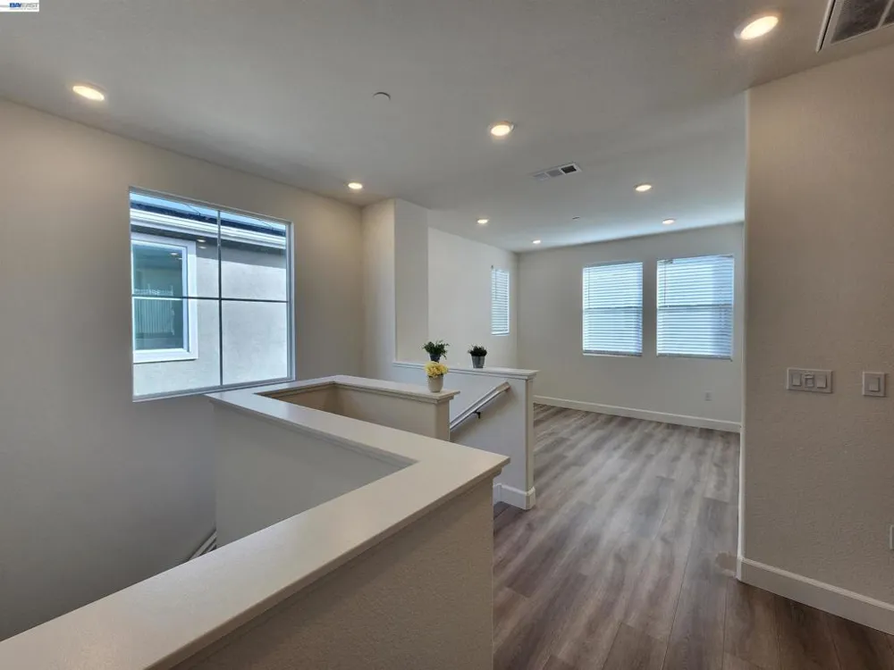 417 Mystic Ln Pittsburg, CA 94565