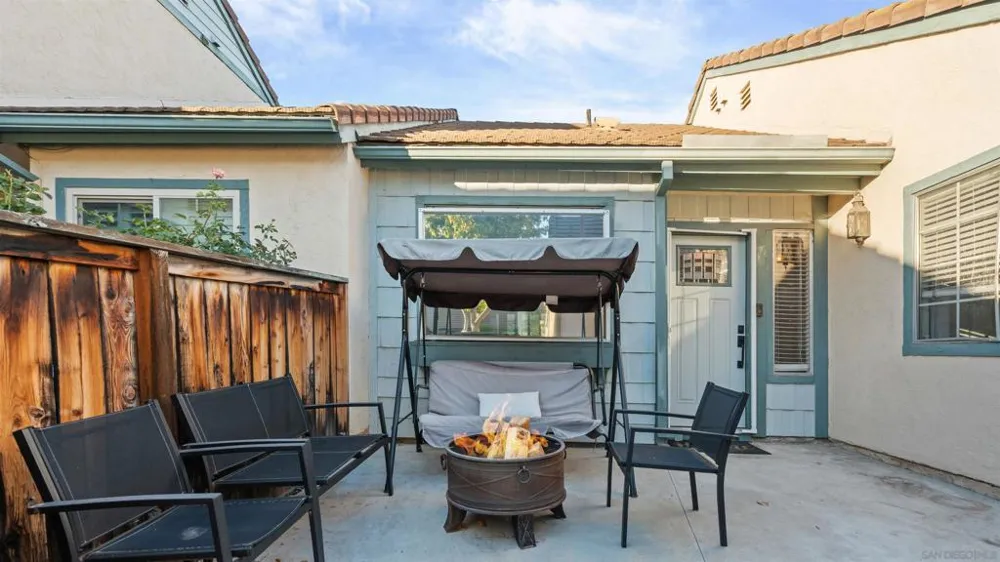422 Devonshire Gln Escondido, CA 92027