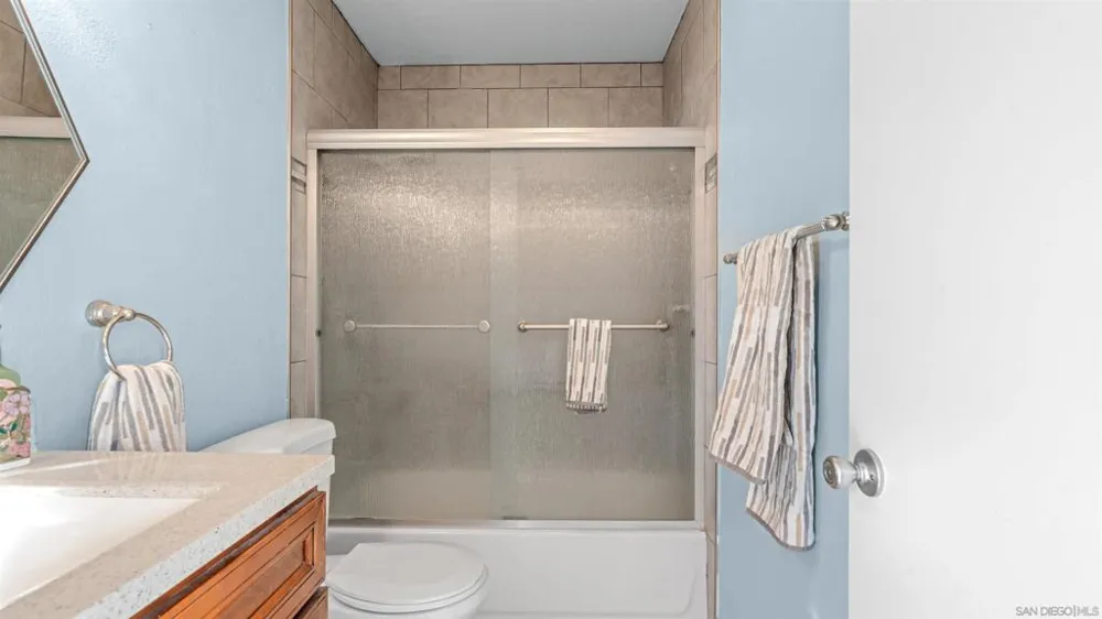 422 Devonshire Gln Escondido, CA 92027