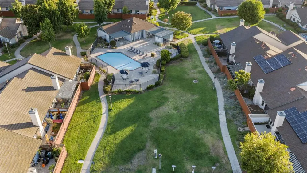 422 Devonshire Gln Escondido, CA 92027