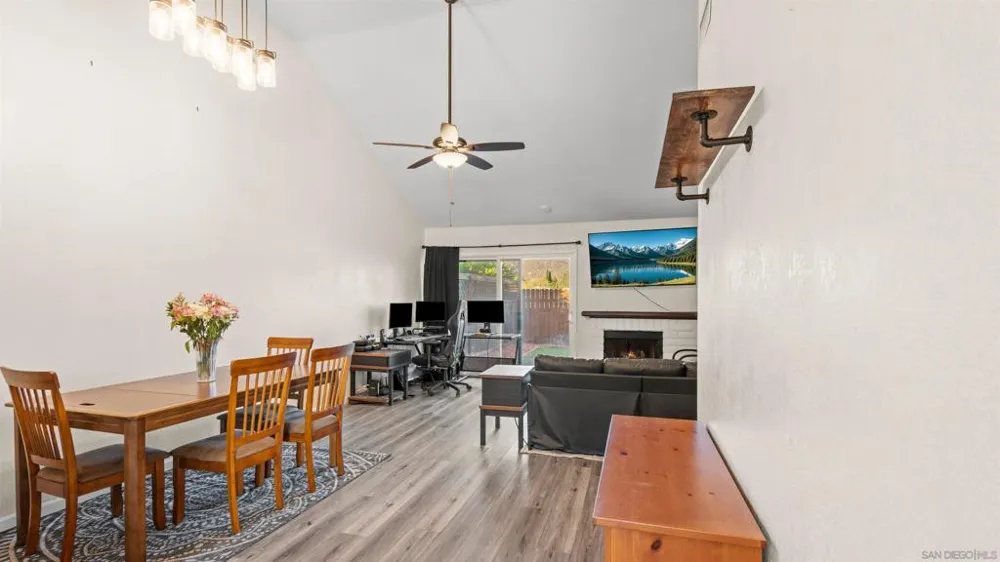 422 Devonshire Gln Escondido, CA 92027