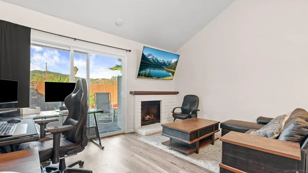 422 Devonshire Gln Escondido, CA 92027