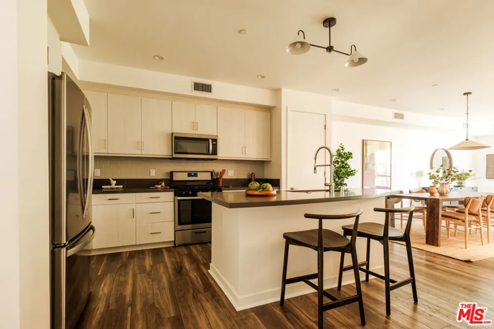 14113 W Monroe Place Van Nuys, CA 91405