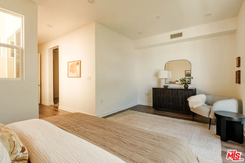14113 W Monroe Place Van Nuys, CA 91405