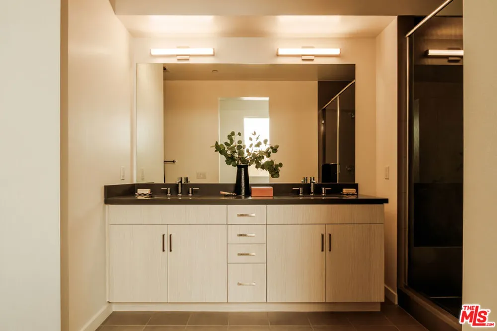 14113 W Monroe Place Van Nuys, CA 91405