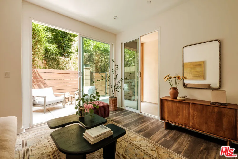 14113 W Monroe Place Van Nuys, CA 91405