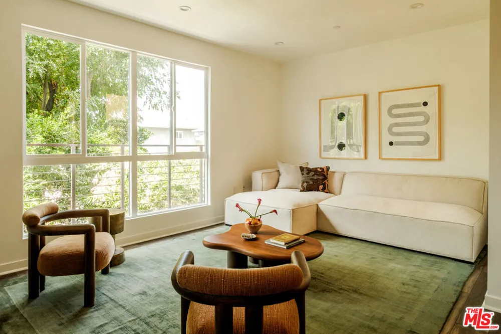 14113 W Monroe Place Van Nuys, CA 91405