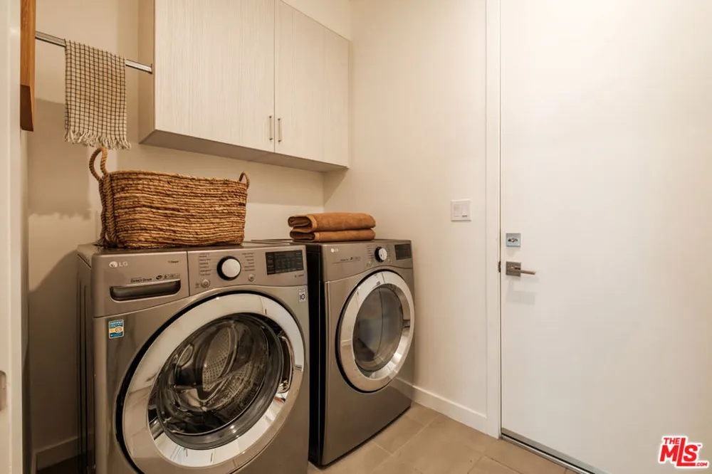 14113 W Monroe Place Van Nuys, CA 91405