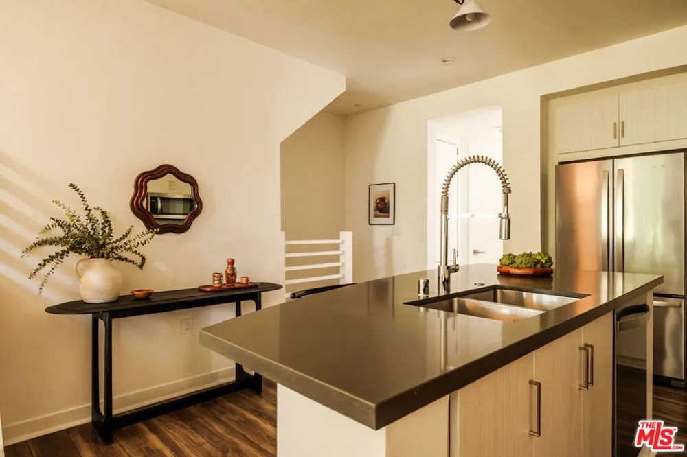 14113 W Monroe Place Van Nuys, CA 91405