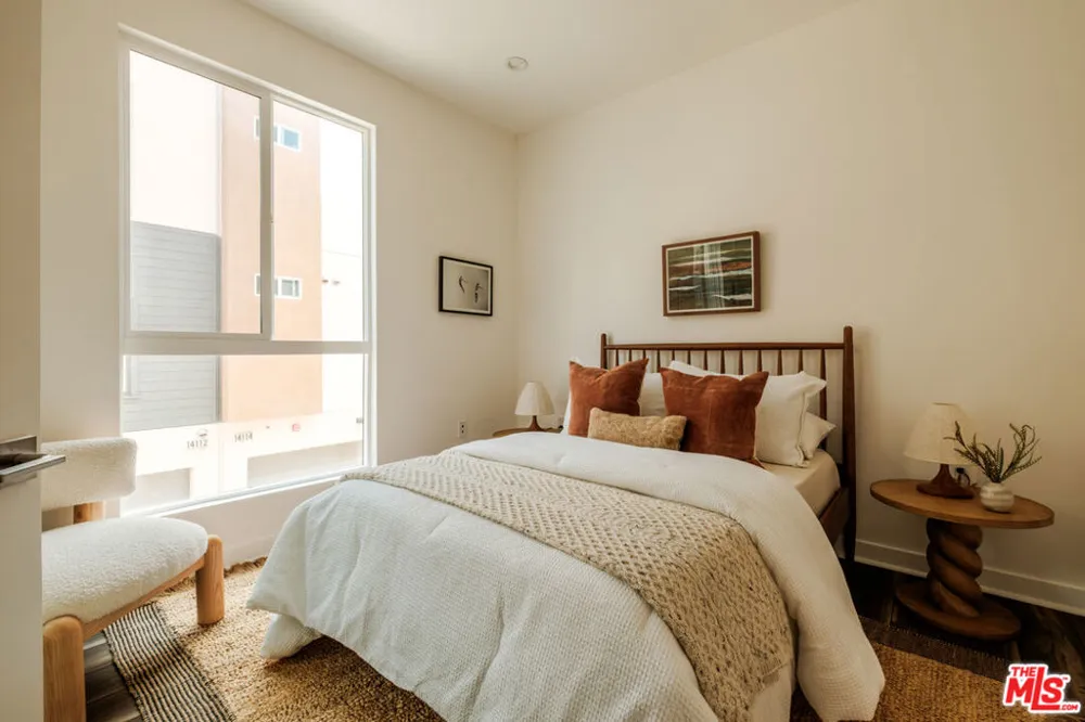 14113 W Monroe Place Van Nuys, CA 91405
