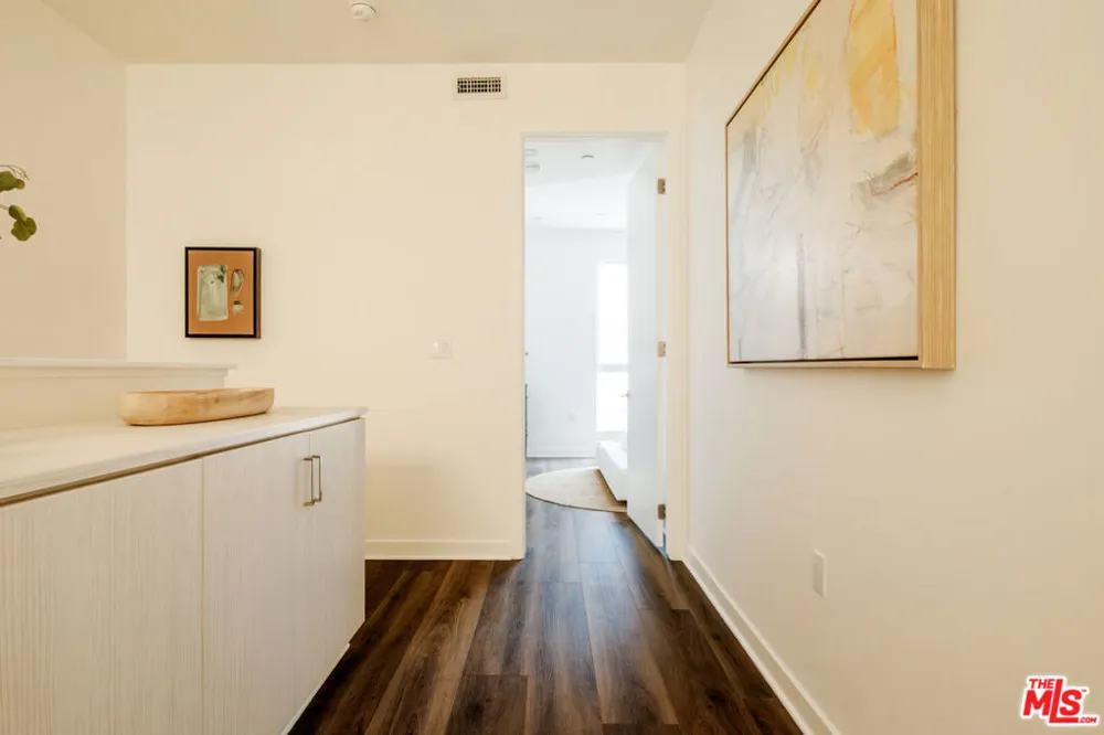 14113 W Monroe Place Van Nuys, CA 91405