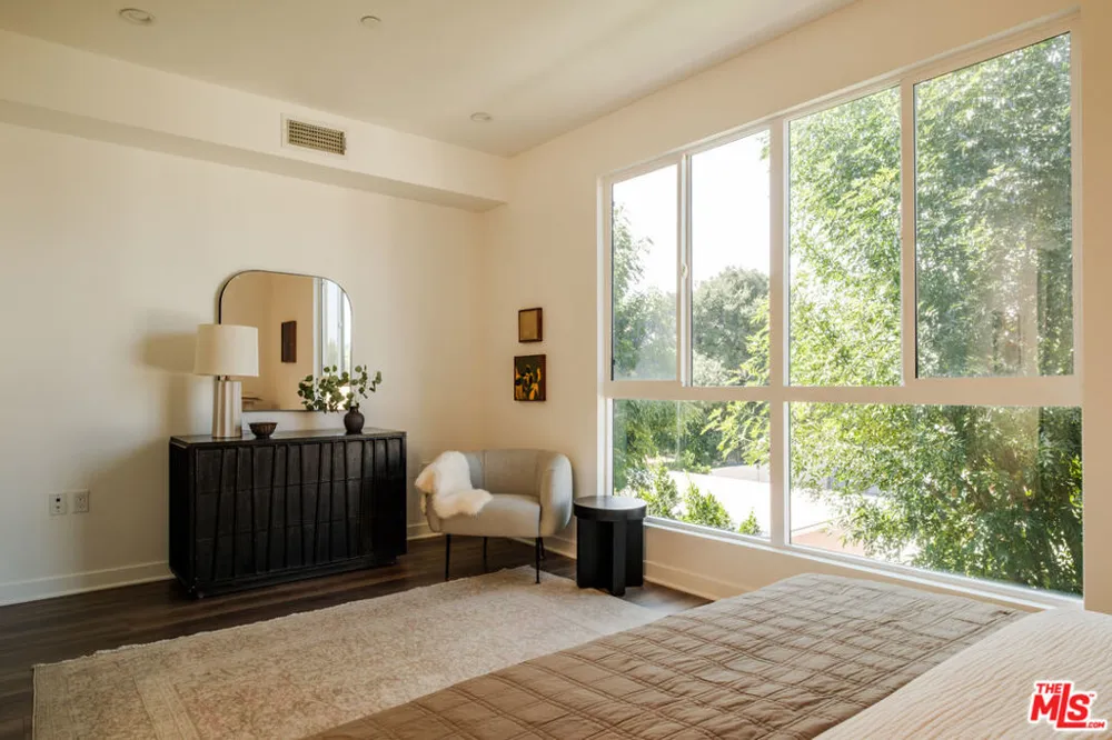 14113 W Monroe Place Van Nuys, CA 91405