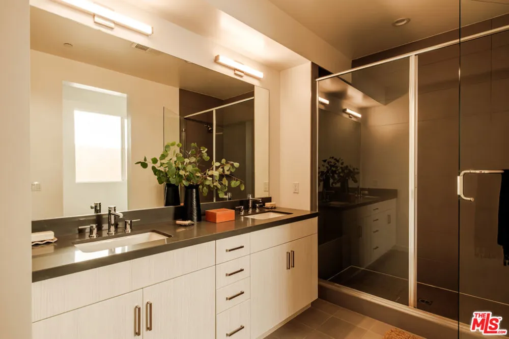 14113 W Monroe Place Van Nuys, CA 91405