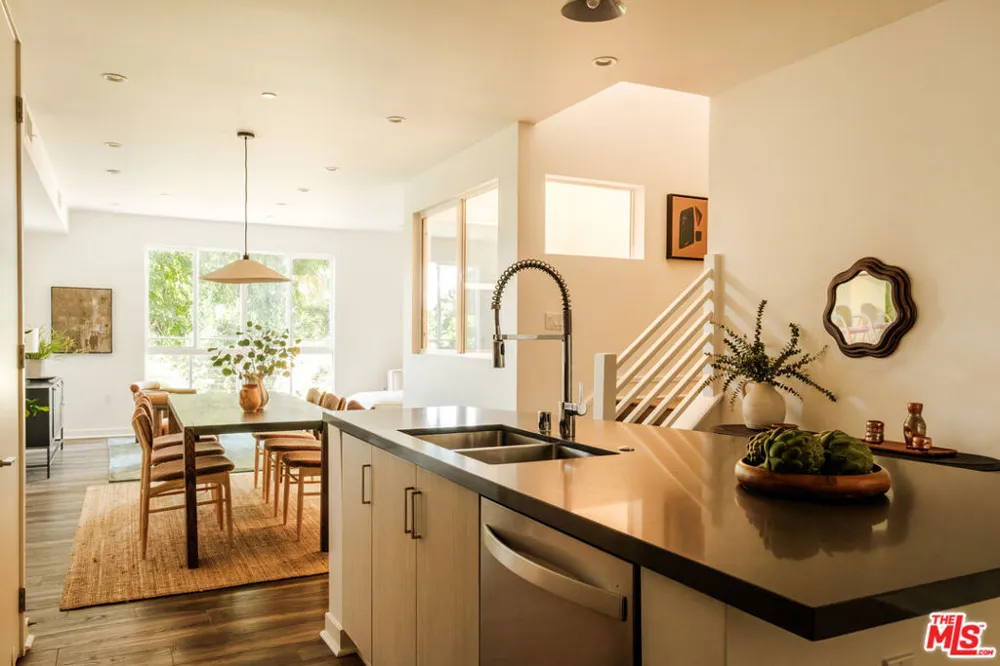 14113 W Monroe Place Van Nuys, CA 91405