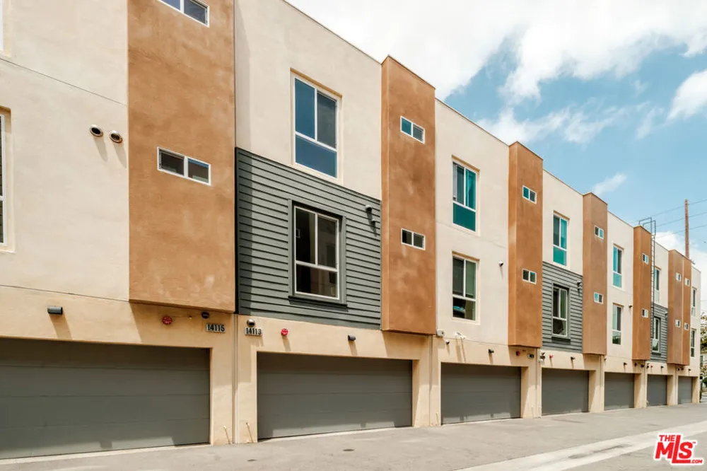 14113 W Monroe Place Van Nuys, CA 91405