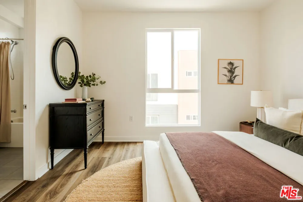 14113 W Monroe Place Van Nuys, CA 91405