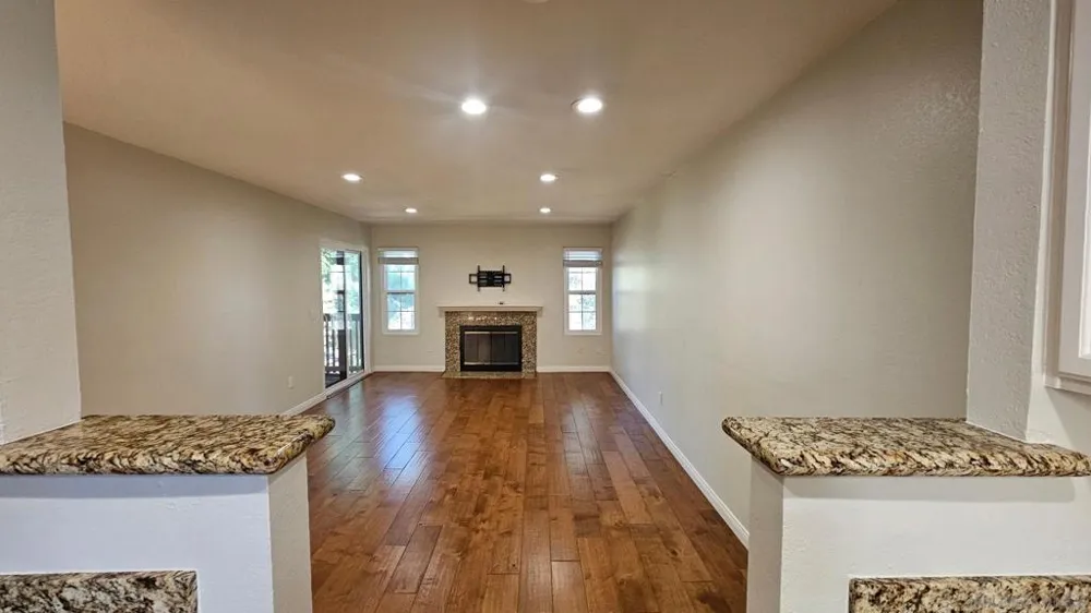 12091 Alta Carmel Ct #10 San Diego, CA 92128
