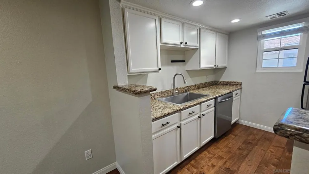 12091 Alta Carmel Ct #10 San Diego, CA 92128