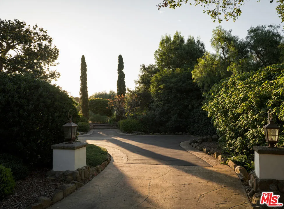 660 Buena Vista Drive Montecito, CA 93108