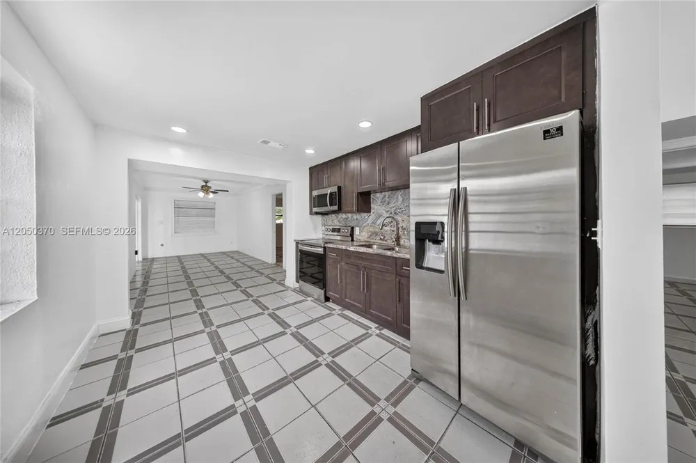 6161 E 4th Ave Hialeah, FL 33013