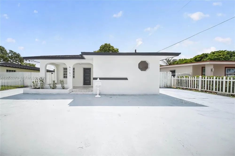 6161 E 4th Ave Hialeah, FL 33013
