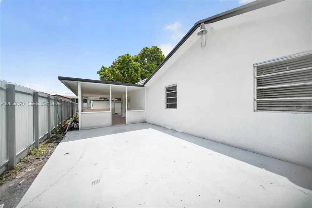6161 E 4th Ave Hialeah, FL 33013