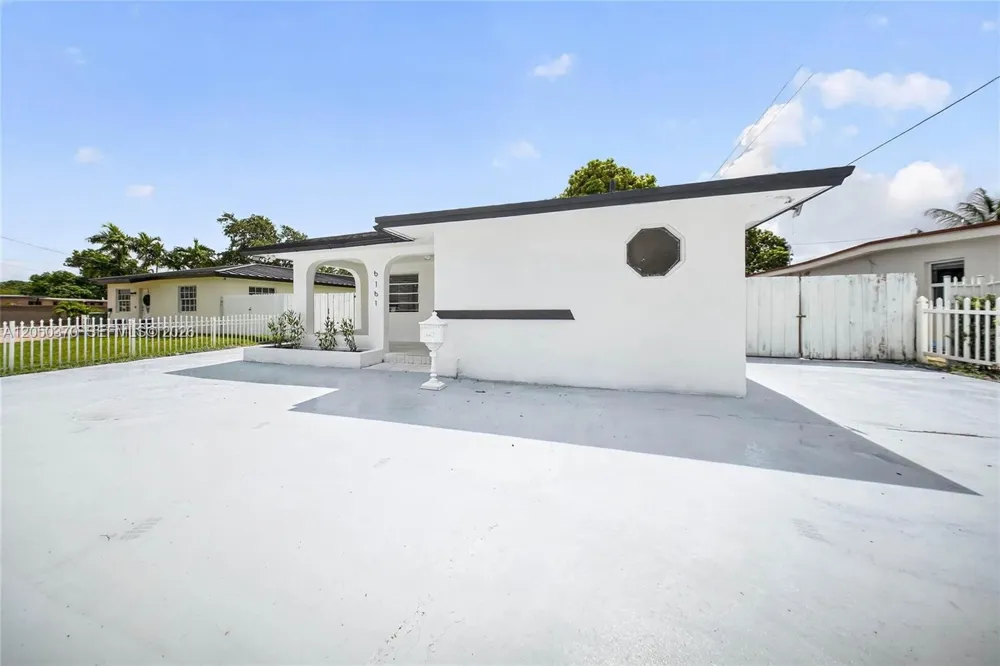 6161 E 4th Ave Hialeah, FL 33013