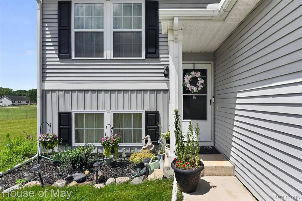 51348 Chardonnay Street Paw Paw Township, MI 49079