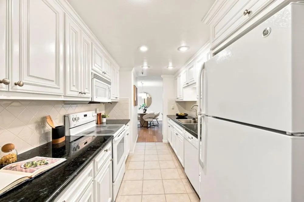 1115 Continentals Way #203 Belmont, CA 94002