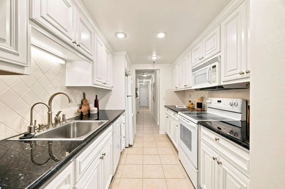 1115 Continentals Way #203 Belmont, CA 94002
