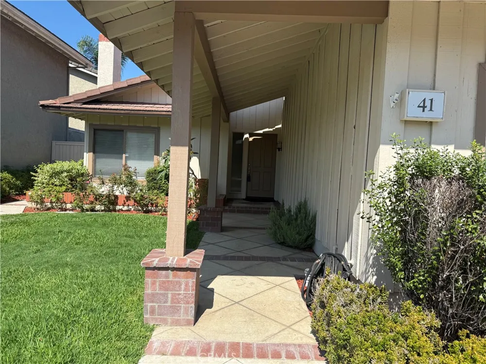 41 Sparrowhawk Irvine, CA 92604