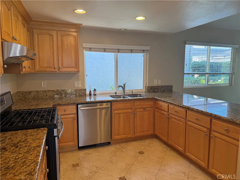 41 Sparrowhawk Irvine, CA 92604