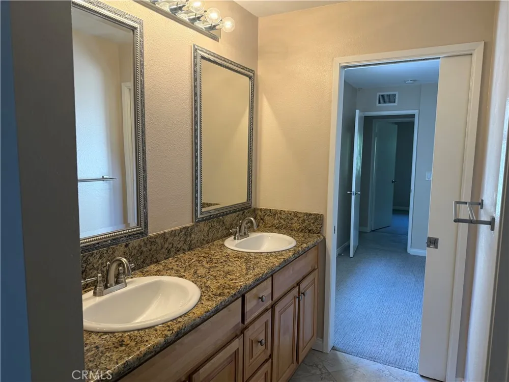 41 Sparrowhawk Irvine, CA 92604