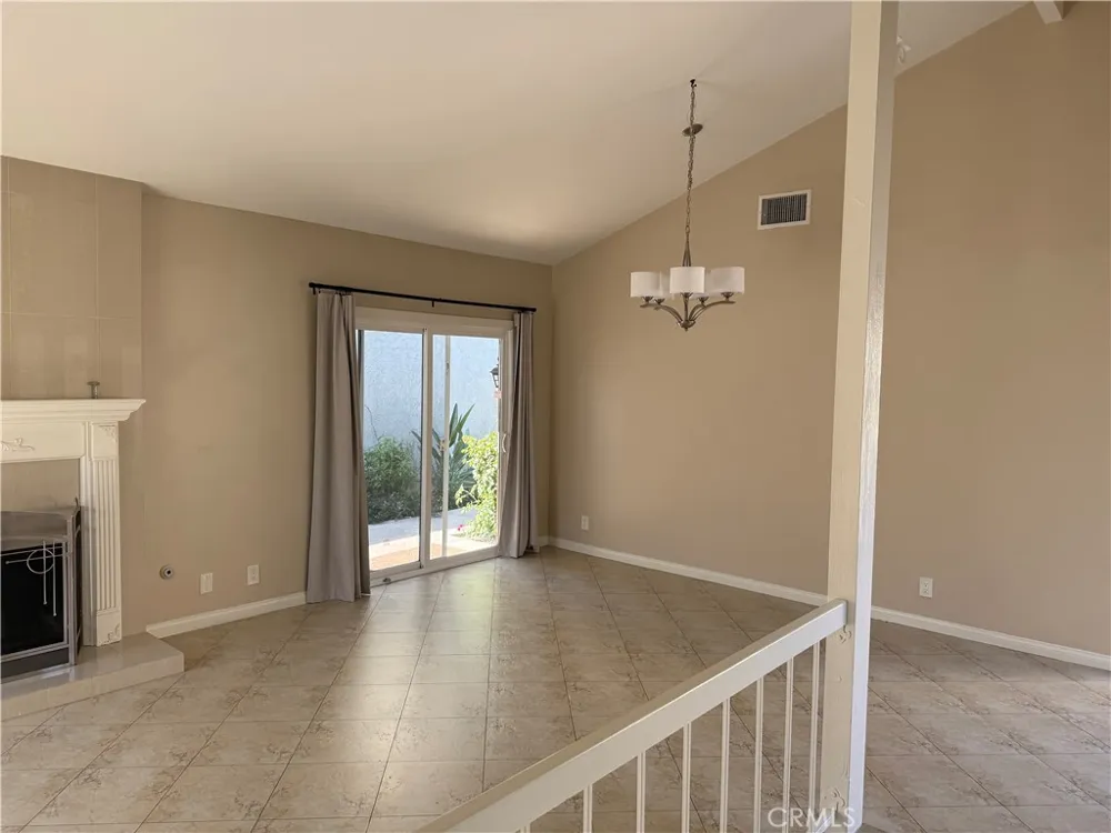 41 Sparrowhawk Irvine, CA 92604